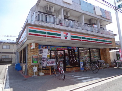 Convenience store. Seven-Eleven Sakuradai 5-chome up (convenience store) 325m