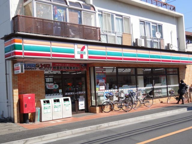 Convenience store. 420m to Seven-Eleven (convenience store)