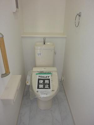 Toilet. Indoor (10 May 2013) Shooting