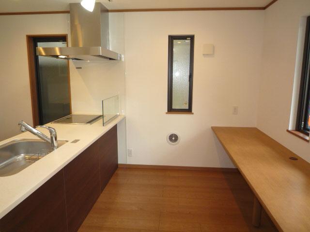 Kitchen. It has established a counter space in front of the open-minded open kitchen. Indoor (September 2013) Shooting