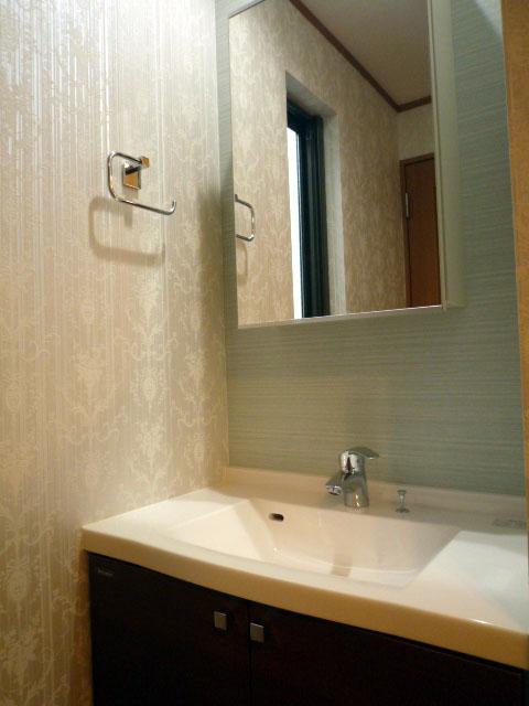 Other Equipment. Even if the vanity, such as during bathing of your family can not be used, Without any trouble dressing has established a sub-basin to be trimmed.