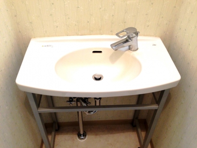 Washroom. Independent wash basin