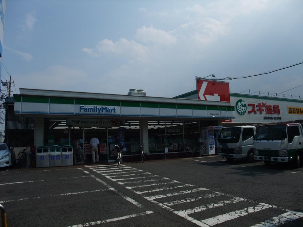 Convenience store. FamilyMart Shakujiidai shop