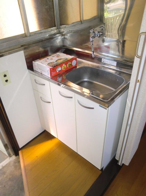 Kitchen. Breathable good because it has a window in the kitchen next to.