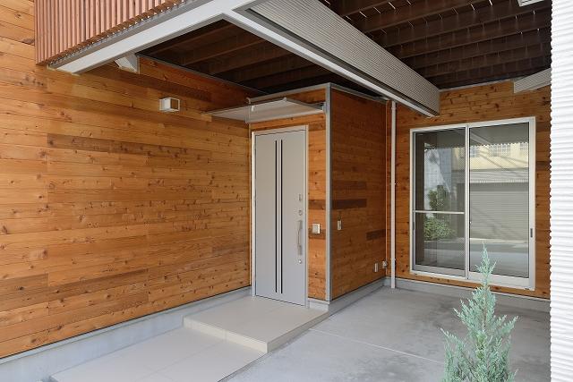 Entrance. Local (September 2013) Shooting