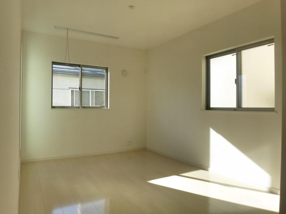 Non-living room. 4 Building bright sunshine in the two sides lighting will the rooms open