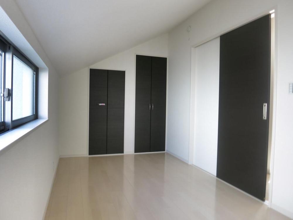 Non-living room. 4 Building