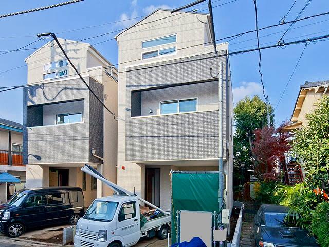 Local appearance photo. Local (11 May 2013) Shooting