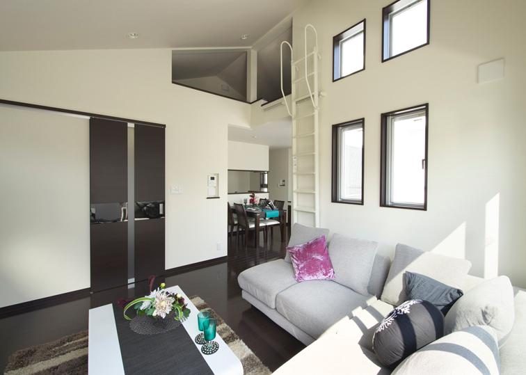 Living. LDK is floor heating 19.6 tatami