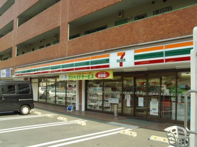 Convenience store. 560m to Seven-Eleven (convenience store)