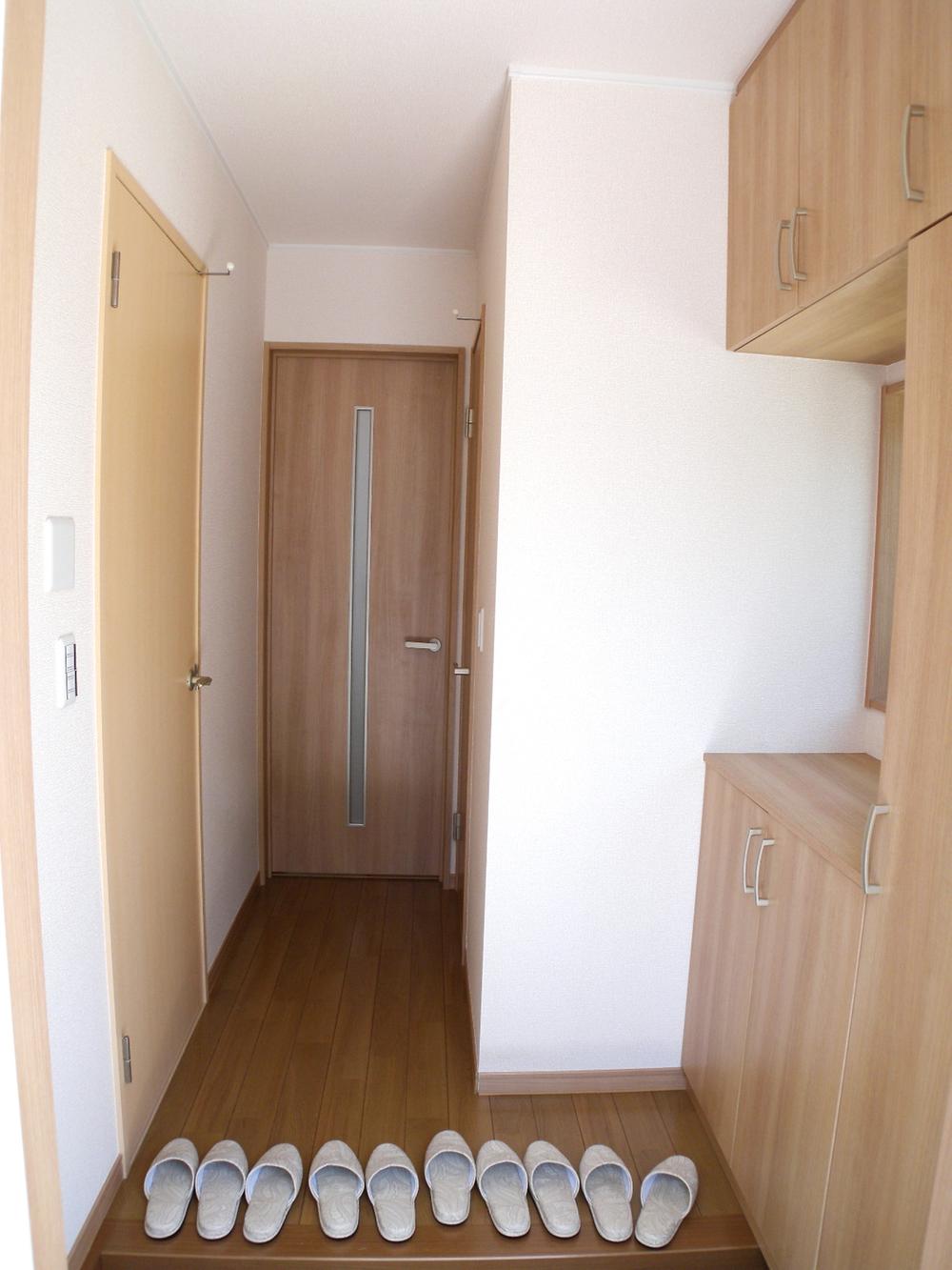 Same specifications photos (Other introspection). Same specifications: shaped entrance storage of useful co-to decorate the entrance.