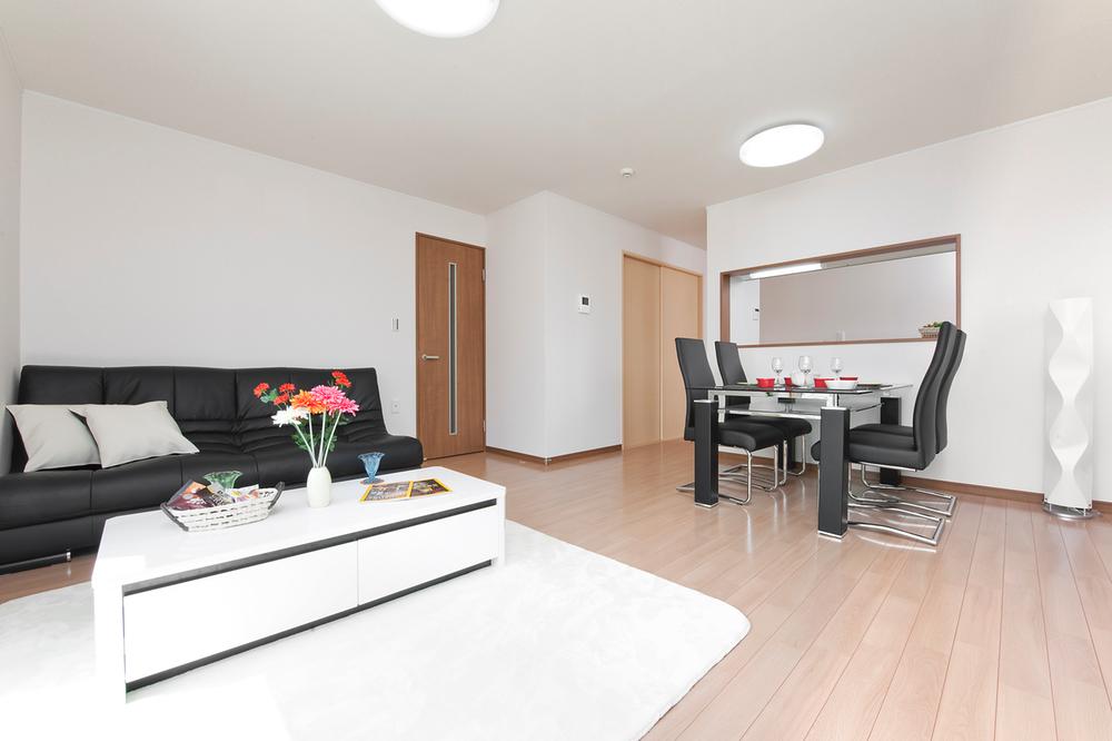 Same specifications photos (living). Same specifications: Living 1