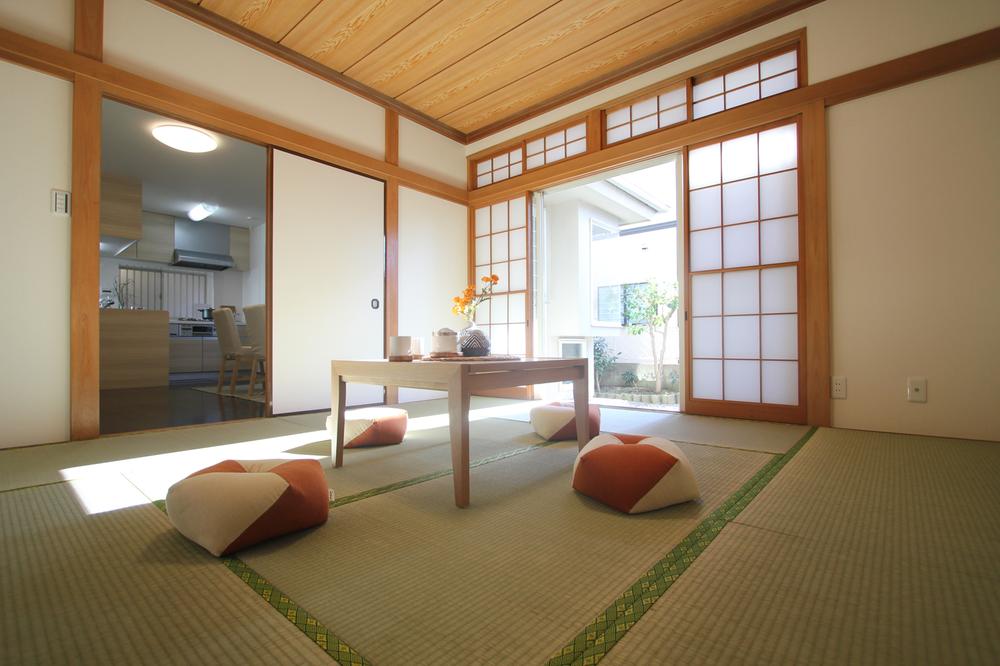 Non-living room. Japanese-style room It is a wind flow is 8 quires Yukimi shoji ☆