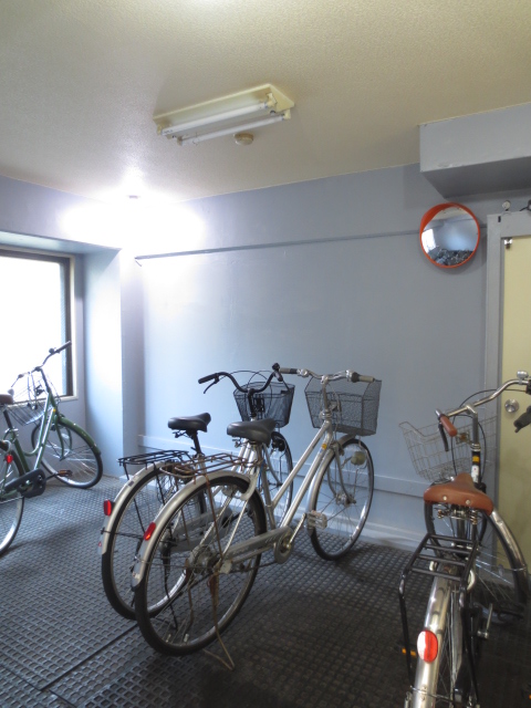 Other common areas. Indoor bicycle parking space (500 yen / Month)