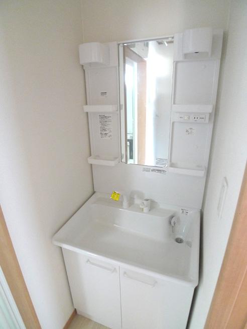 Wash basin, toilet. Wash room (1 Building)