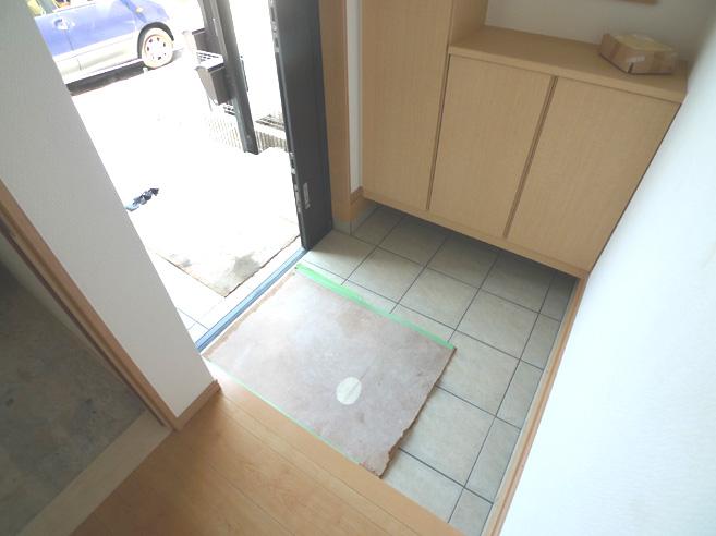 Entrance. Entrance (1 Building)