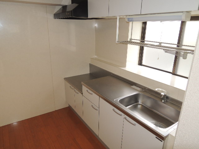 Kitchen. With window ・ Two-burner gas stove installation Allowed