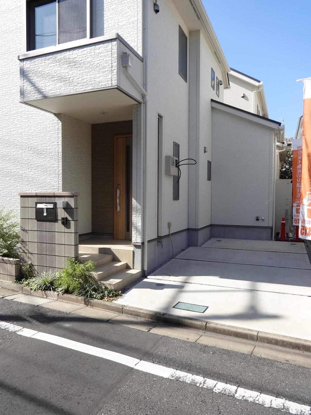 Parking lot. Local (10 May 2013) Shooting