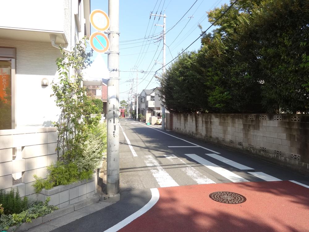 Local photos, including front road. Local (10 May 2013) Shooting