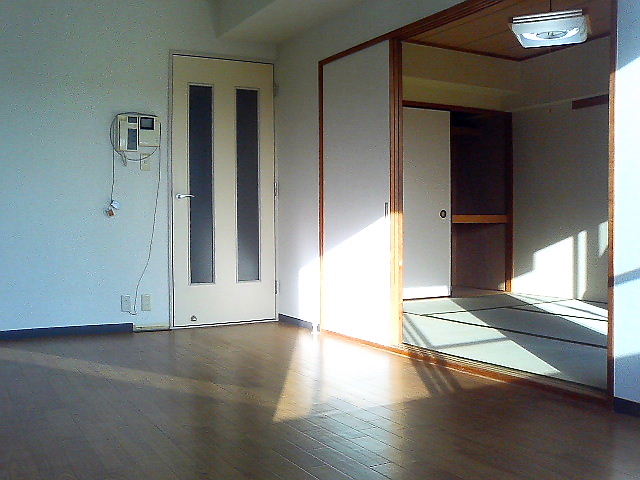 Other room space. Day is good on the south-facing!