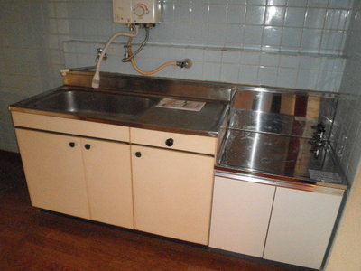 Kitchen. Two-burner gas stove can be installed kitchen