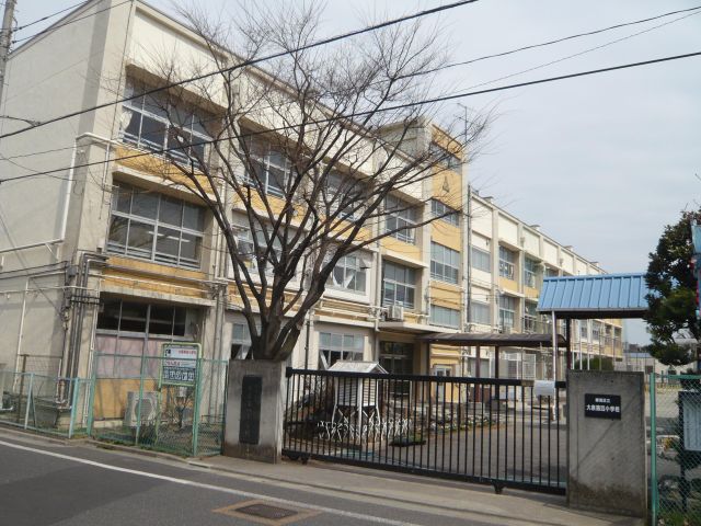 Primary school. Municipal Oizumi fourth elementary school (elementary school) up to 240m