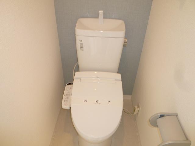 Toilet. Shower toilet. New exchange already.