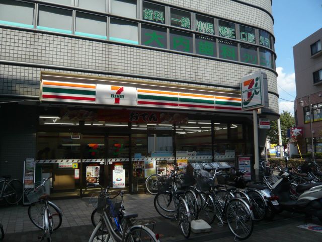 Convenience store. 280m to Seven-Eleven (convenience store)