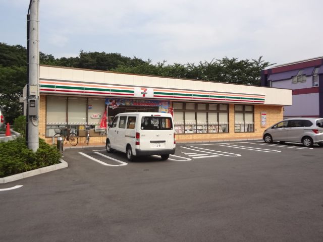 Convenience store. 120m to Seven-Eleven (convenience store)