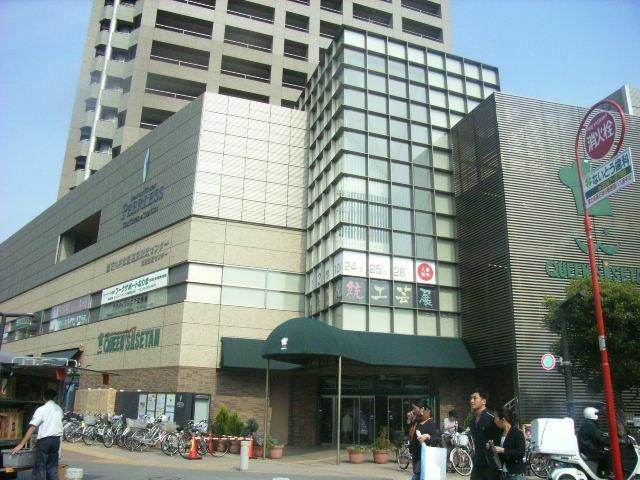 Shopping centre. 310m until the Queen's Isetan (shopping center)