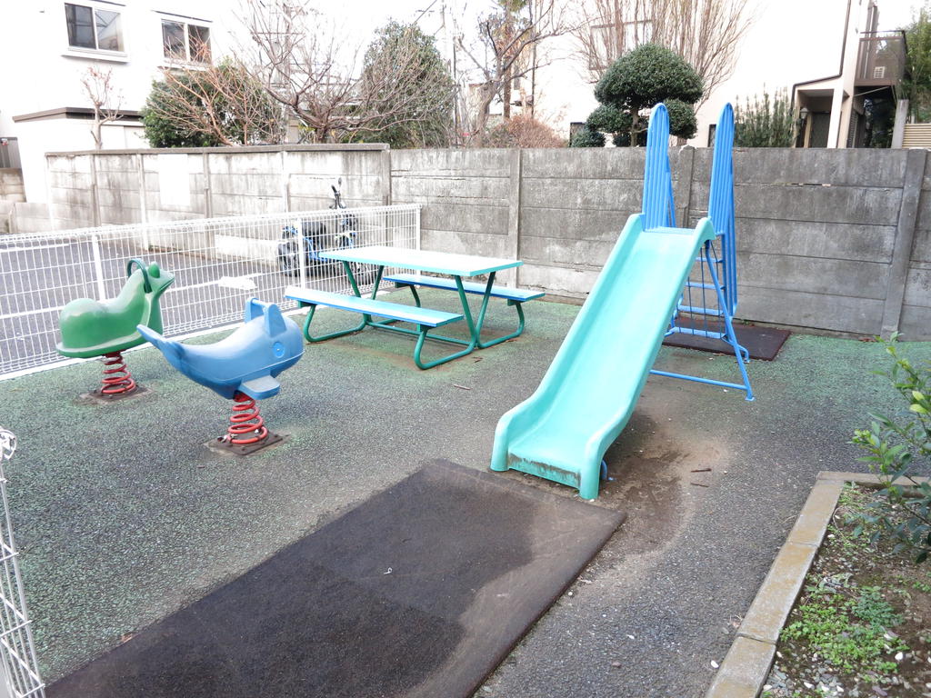 Other common areas. Park on-site ・ Also play with confidence small children