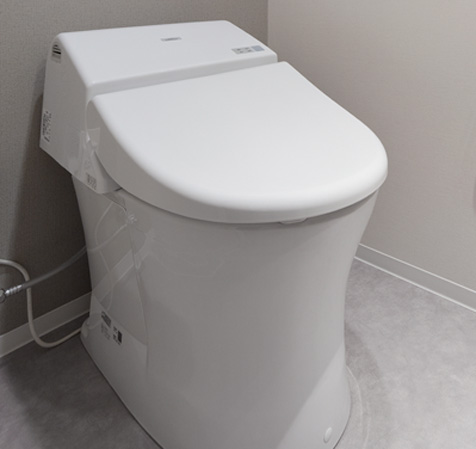 Toilet.  [toilet] Low silhouette toilet toilet space is neat impression. Cleaning is also easy because the ledge is less. Also, So that you can use to always pleasantly clean, Adopt a toilet seat that was installed hot water cleaning function to the toilet.