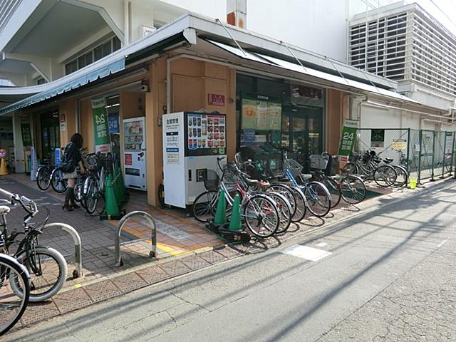 Supermarket. 180m until Seiyu Kami Shakujii shop