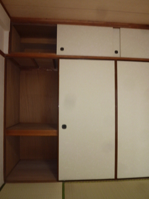 Other Equipment. Japanese-style room 6 Pledge of closet (reference photograph of another in Room)