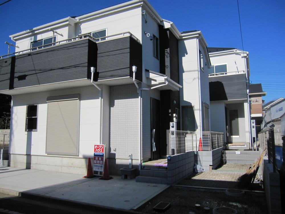 Local appearance photo. Local (12 May 2013) Shooting