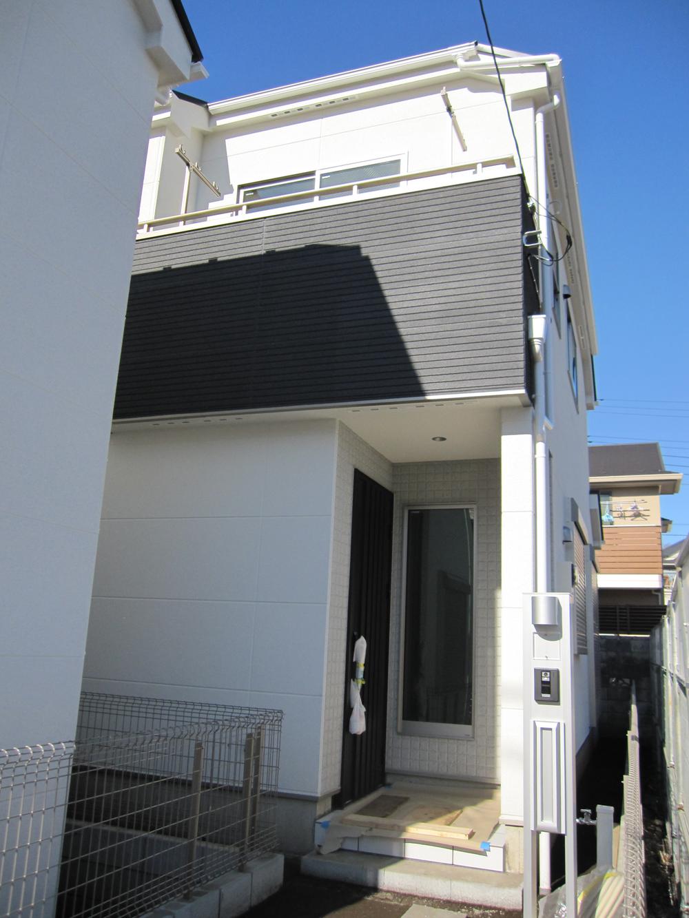 Local appearance photo. Local (12 May 2013) Shooting