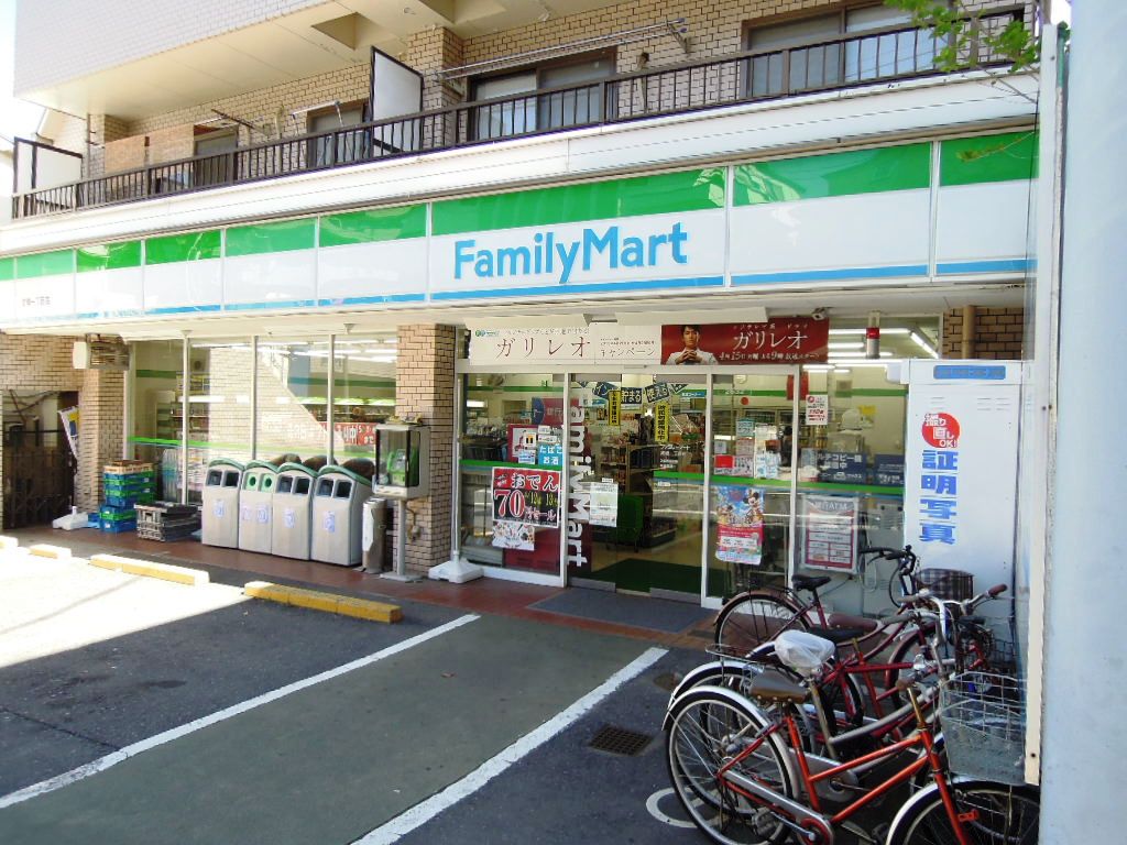 Convenience store. FamilyMart Narimasu chome store up (convenience store) 493m