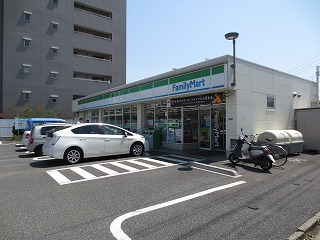 Convenience store. FamilyMart Heiwadai ring eight ways store up to (convenience store) 330m