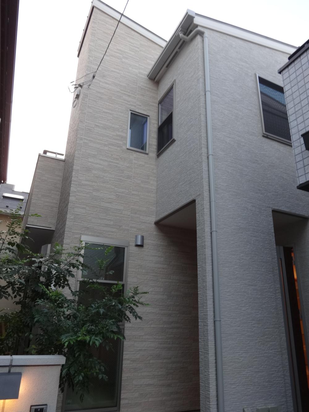 Local appearance photo. Local (11 May 2013) Shooting