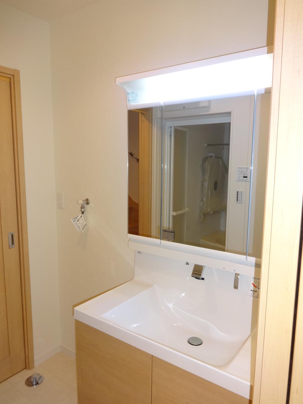 Wash basin, toilet. Indoor (11 May 2013) Shooting