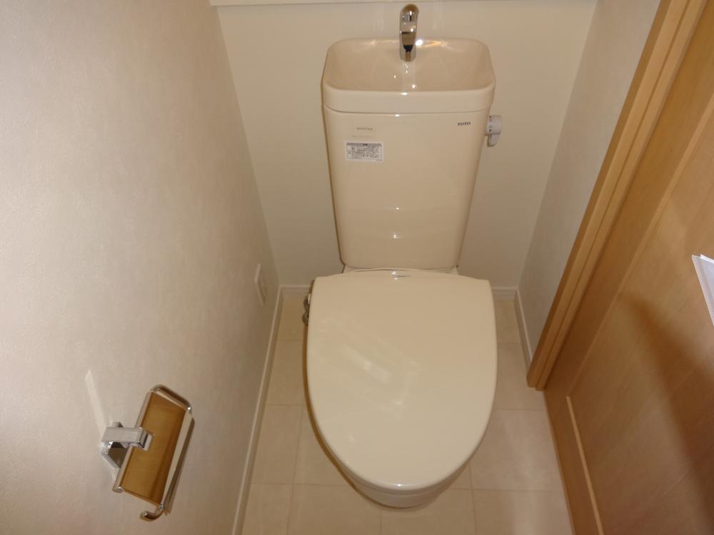 Toilet. Indoor (11 May 2013) Shooting