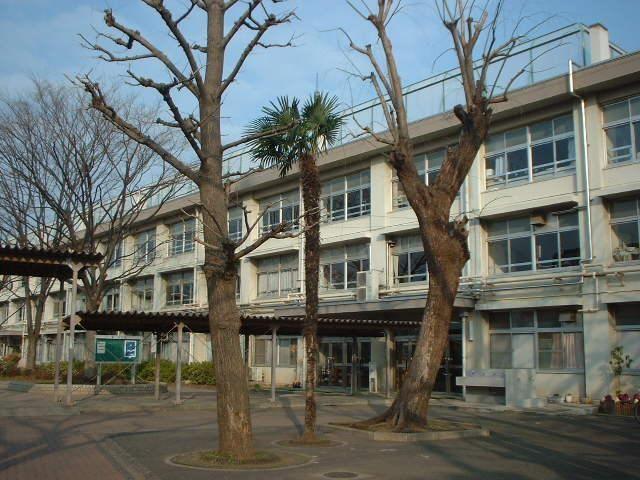 Junior high school. 624m caption to Nerima Nerima Junior High School