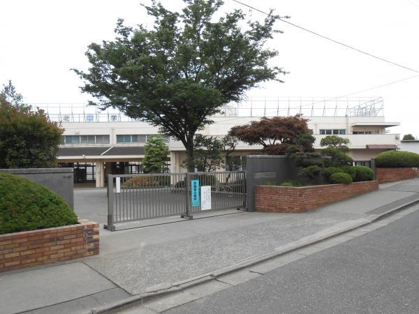 Junior high school. Oizumikita 940m until junior high school