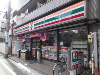 Convenience store. 150m to Seven-Eleven (convenience store)