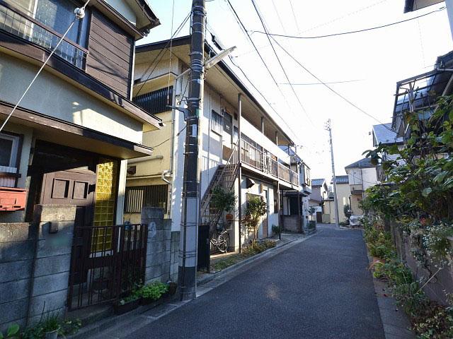 Local photos, including front road. Nerima Nishiōizumi 1-chome, contact road situation 2013.11.21 the time of shooting