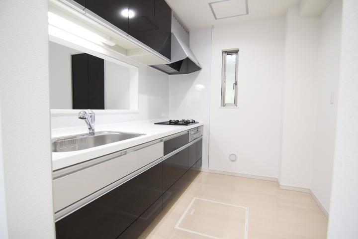 Kitchen. Easy-to-use kitchen  3-burner stove installed!