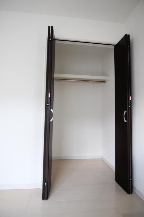 Receipt. Spacious closet