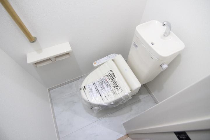 Toilet. Equipped with a toilet on the first floor and the second floor