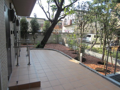 Other common areas. Site private garden