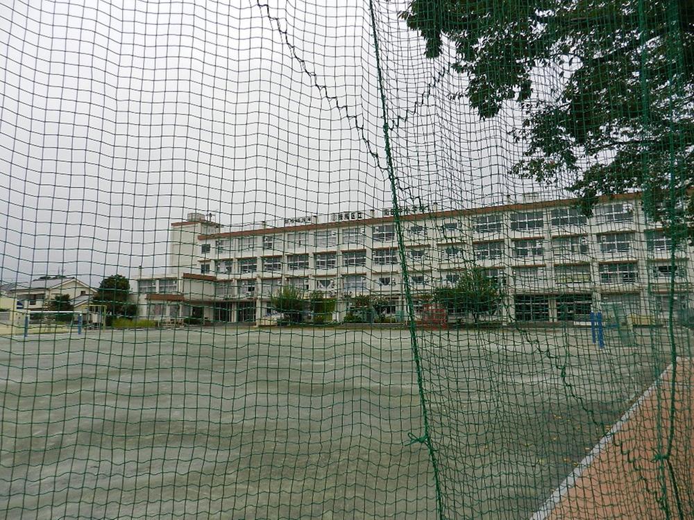 Primary school. Minamida 250m to small and medium-sized